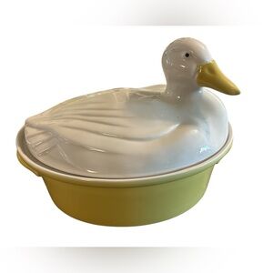 Charming Duck-Shaped Ceramic Casserole Dish